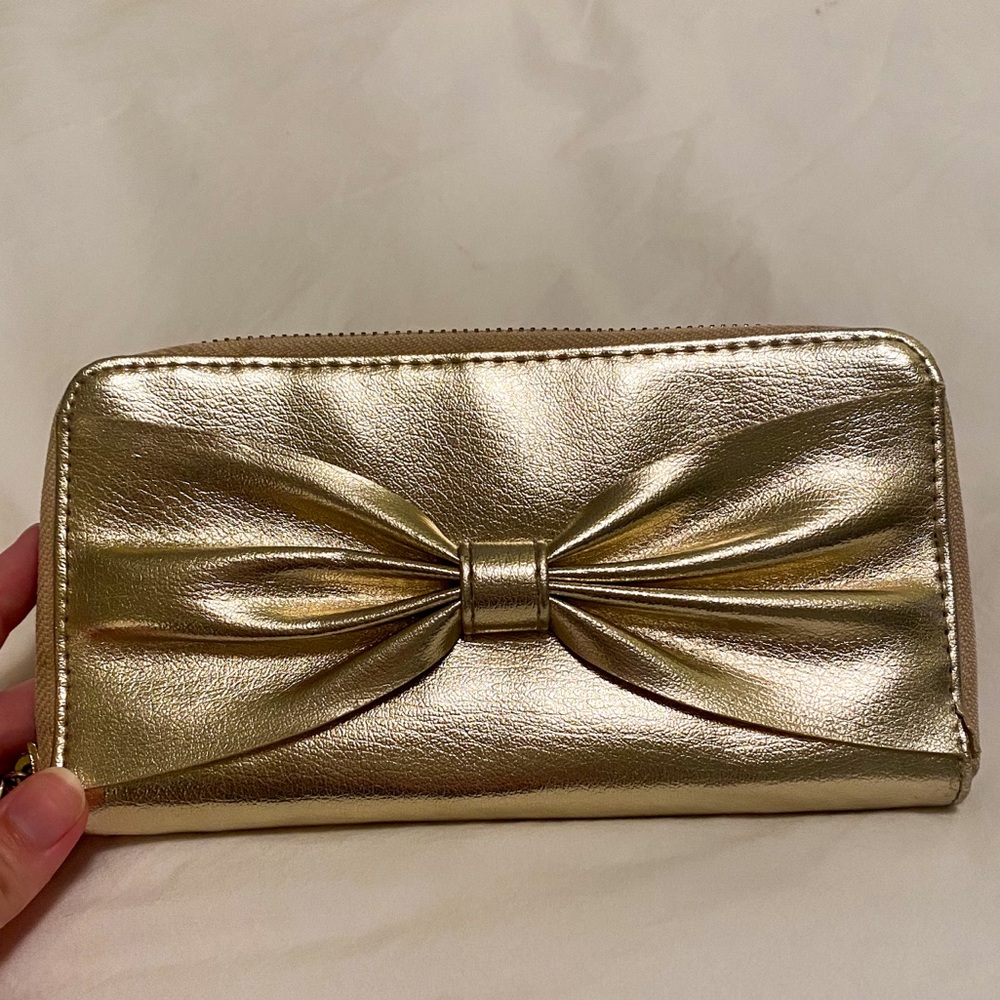 Golden clutch